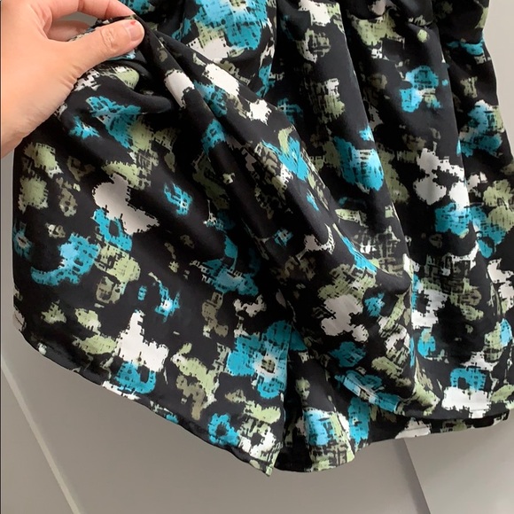 Urban outfitters floral black romper - Picture 4 of 4